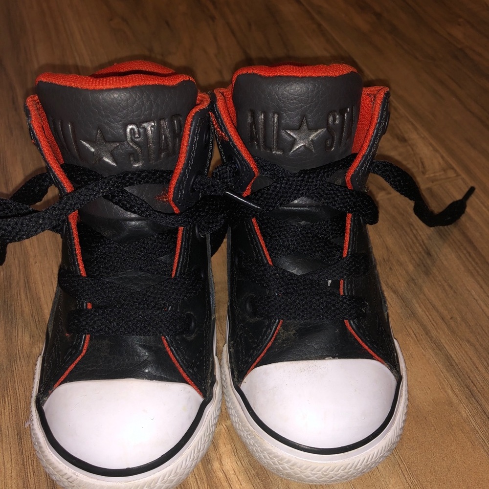 Size 8, childs converse.